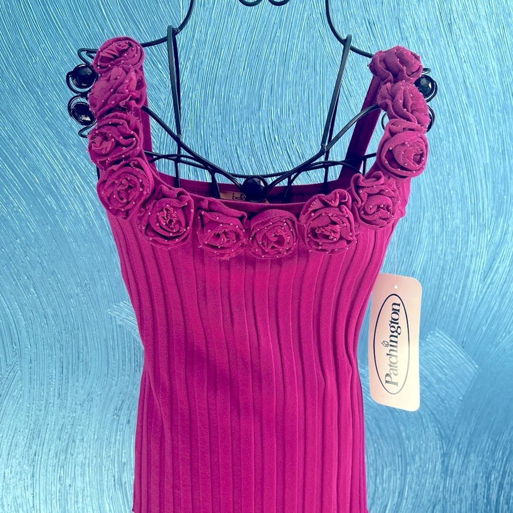 Boutique Beldini sweater tank top w flower collar. Magenta / raspberry. Size M.